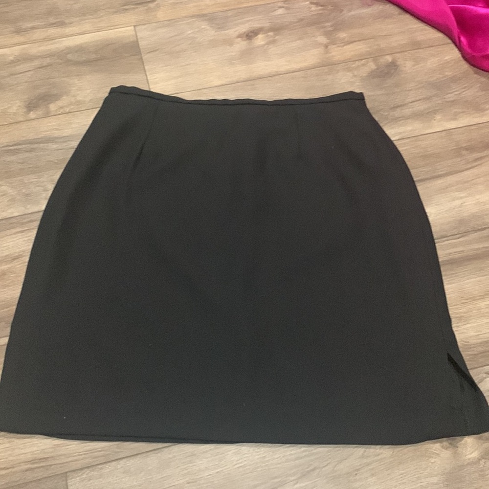 Jessica size 12 black skirt. Knee length. Like new. Zip up back